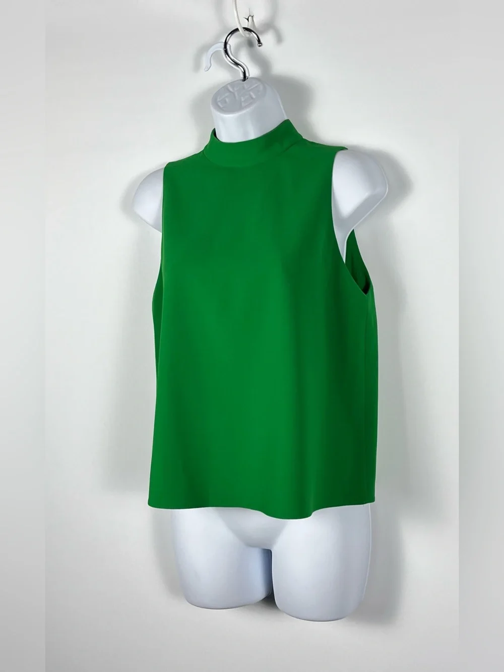 Alice + Olivia Kelly Green‎ Mock Neck  Sleeveless Crepe Top Size 2 Nwot